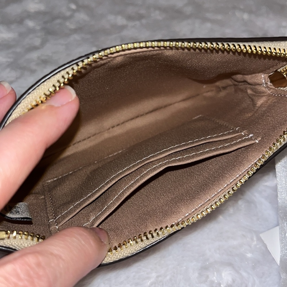 Coach NWT! Corner Zip Wristlet In Signature Canvas With Floral Print - Picture 9 of 12